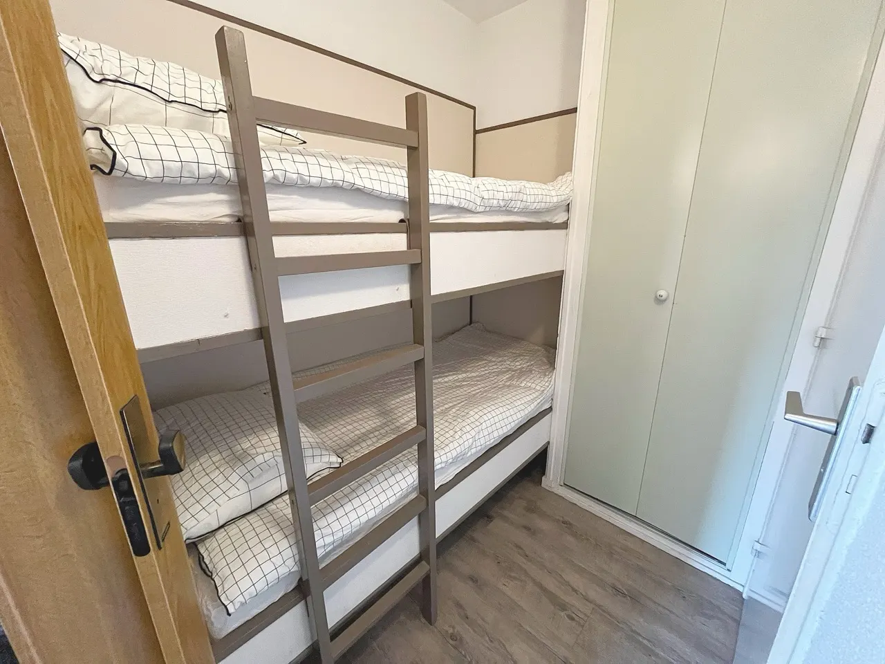 Coin cabine avec deux lits superposés