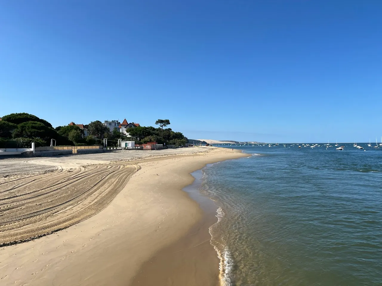 Le Moulleau beach in Arcachon, the Dune du Pilat in the distance