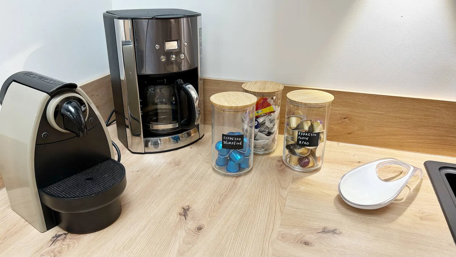 Nespresso machine, filter coffee maker, coffee and tea