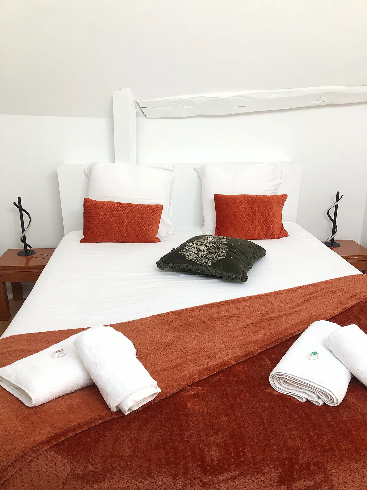 Bedroom with 160 × 200 cm double bed and linen provided