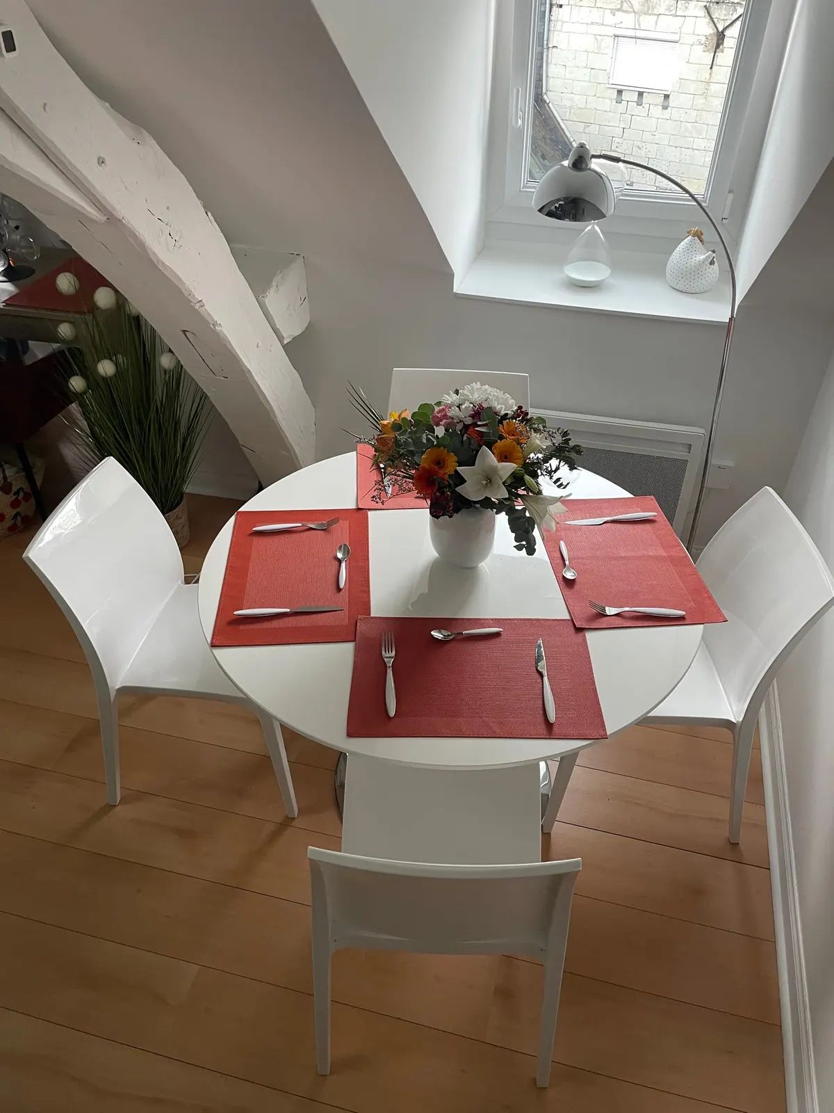 Dining corner with four white chairs