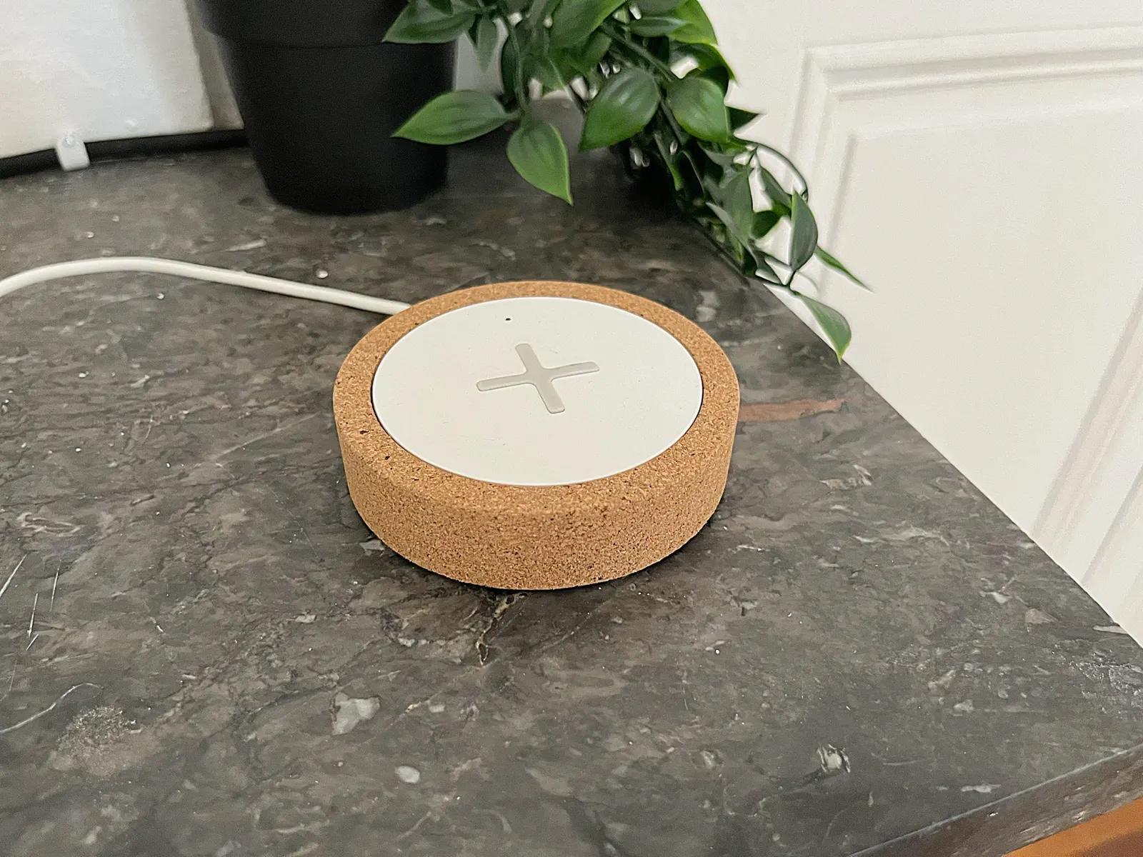 Wireless phone charger
